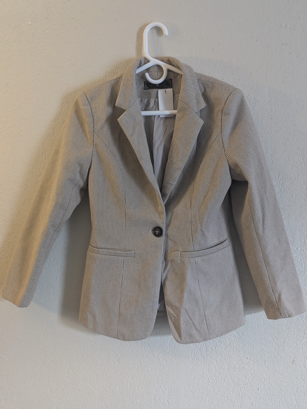 Classic Women's Single-Button Blazer - Beige